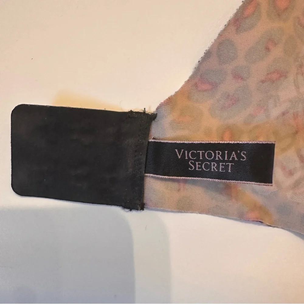 Victoria’s Secret push up bra pink leopard print - Picture 5 of 6